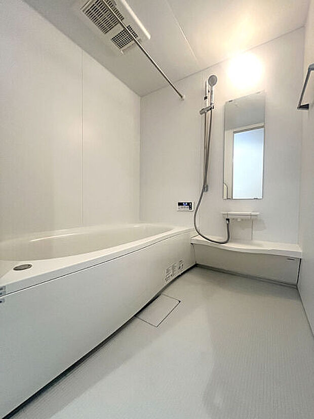 【浴室】■バスルーム■
浴室暖房乾燥機&保温浴槽。ご家族それぞれ時間差で入浴しても追い炊きが少なく光熱費も抑えられます♪