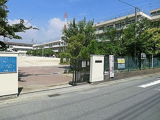 市川市立二俣小学校(約1,090m)