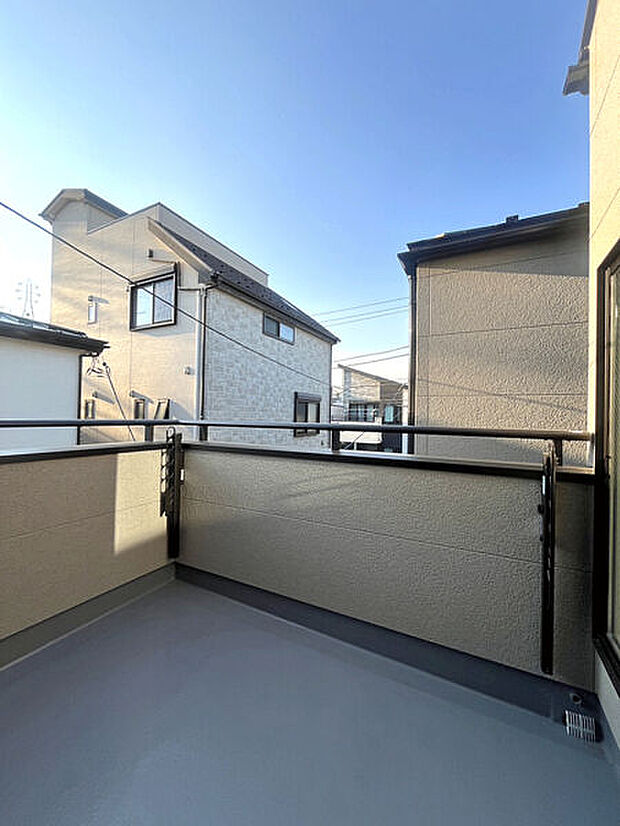 【その他内観】■バルコニー(2号棟)■
バルコニーとランドリーが同フロアにあるので、階段を昇降せずに、洗濯物を移動できます♪