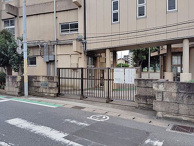 千葉市立登戸小学校(約559m)