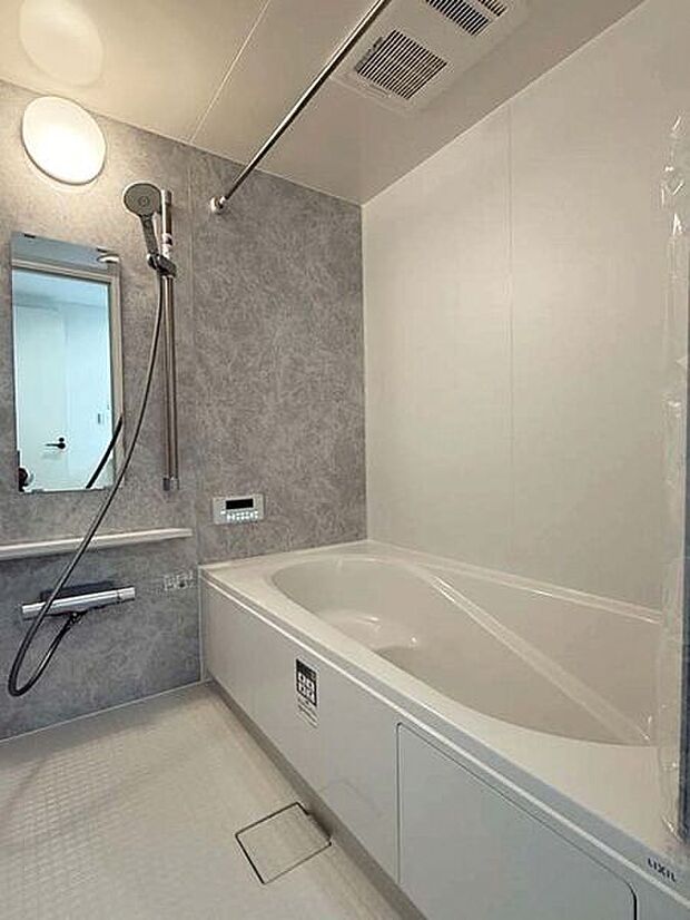 【浴室】■バスルーム(3号棟)■
足をのばしてゆっくり寛ぐことのできる浴室。お子様と一緒に入ってもゆとりがあります♪