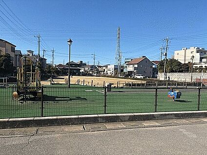 新郷ふれあい公園 832m