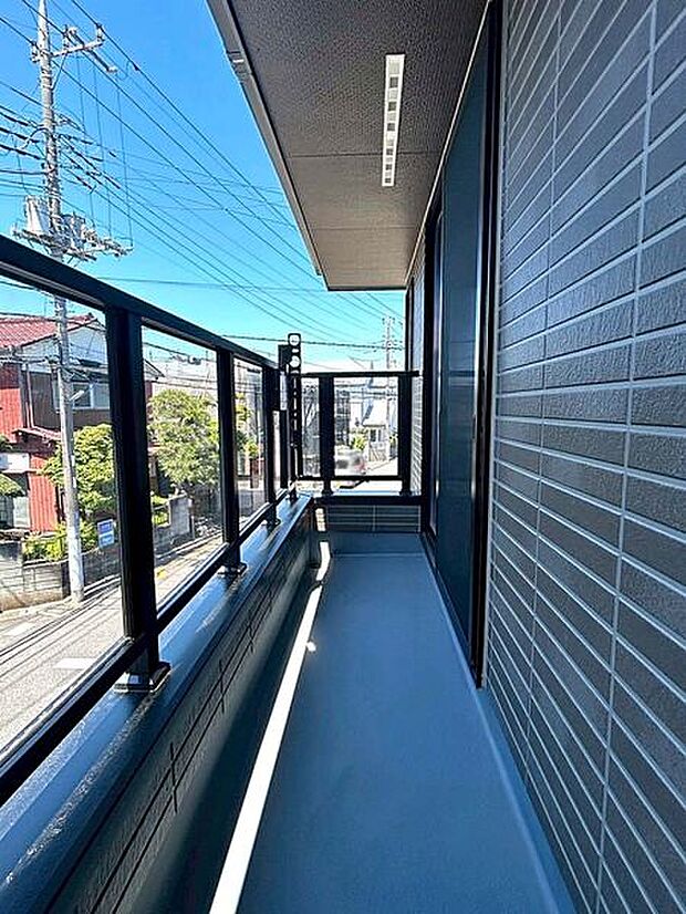 【その他内観】■バルコニー(1号棟)■
室内に明るい陽光と爽やかな風を享受する南西向きバルコニー!洗濯物もしっかり乾きます◎
