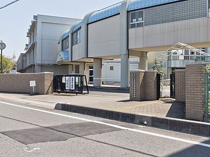 さいたま市立与野南中学校 692m