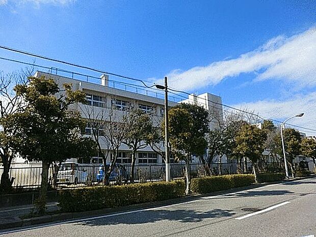 浦安市立見明川小学校(約1,422m)