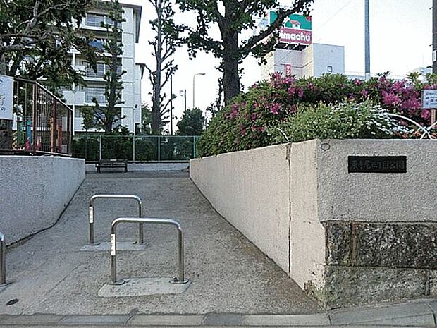 東寺尾五丁目公園(約1,176m)