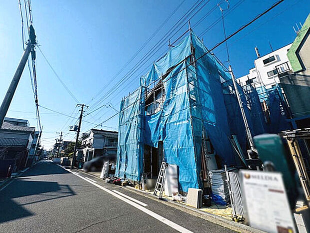 【前面道路】■現地・前面道路■
日当たり良好な南西道路に接道。幅員は約6.3ｍと広く、開放感がございます♪当日のご見学も大歓迎！実際の日当たりや周辺環境など、現地でご確認ください。