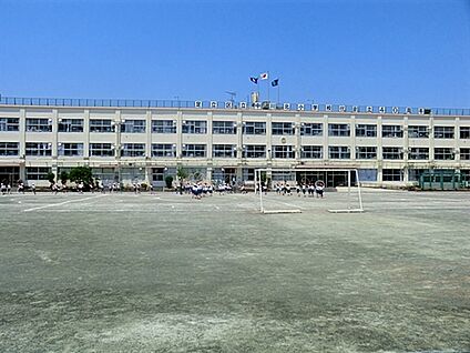 足立区立中川北小学校 177m
