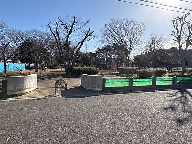 八潮中央公園(約320m)