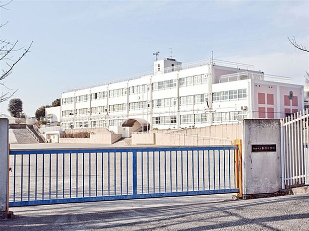 川崎市立新作小学校(約468m)