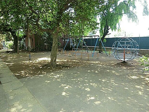 本太児童公園(約469m)