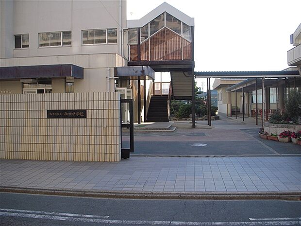 名古屋市立御田中学校（約458m）
