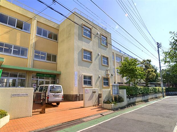 葛飾区立末広小学校(約439m)
