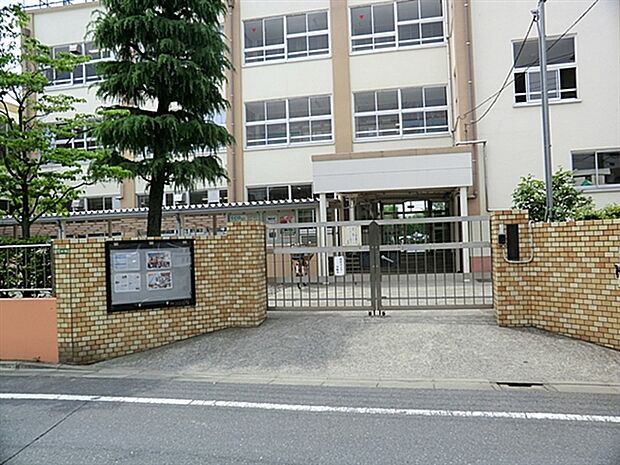 足立区立東伊興小学校(約670m)