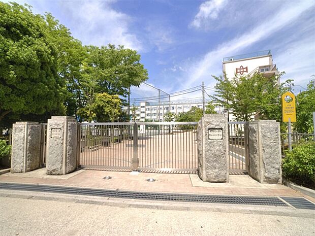 足立区立第十四中学校(約1,039m)