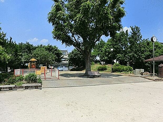 さつき公園（約261m）