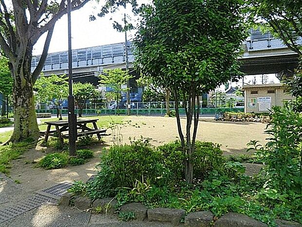 松葉山公園（約652m）