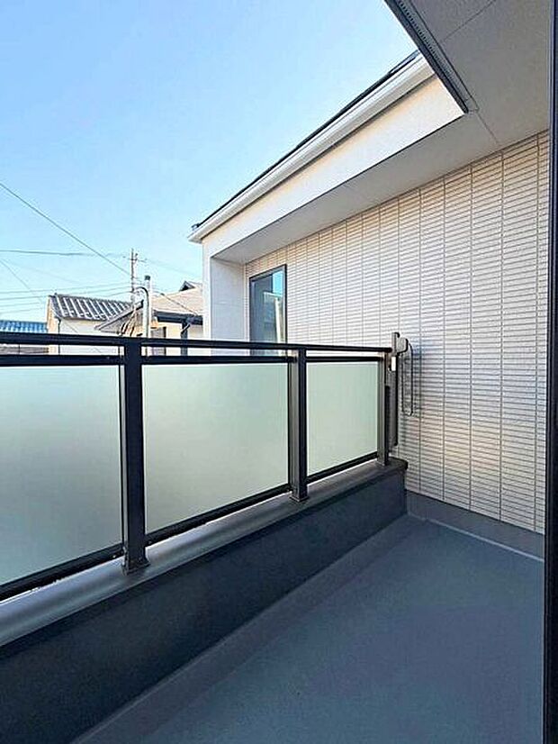 【その他内観】■バルコニー■
南東向きバルコニーは陽光が降り注ぎ、洗濯物がカラッと気持ちよく乾きます◎お布団もふかふかになりそうです！