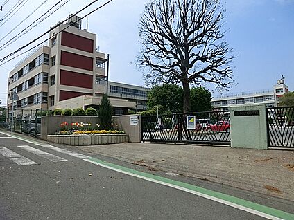 川口市立戸塚小学校 783m
