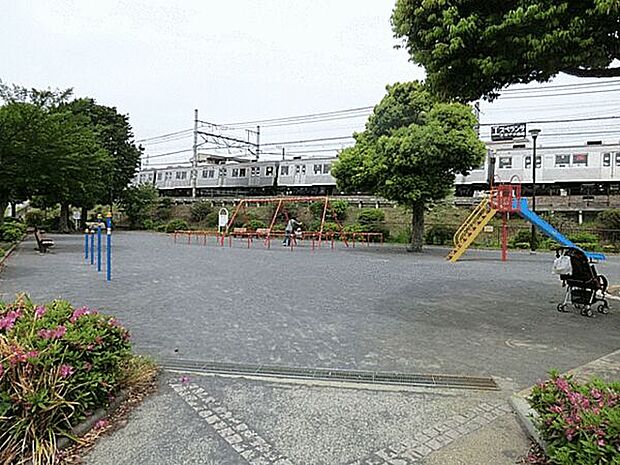 長津田第二公園(約355m)