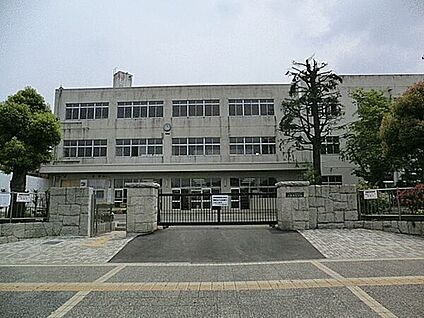 さいたま市立与野西中学校 1219m