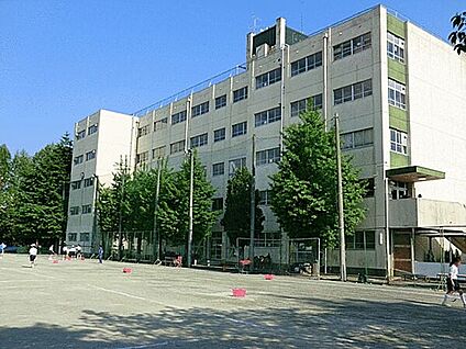 さいたま市立木崎中学校 748m