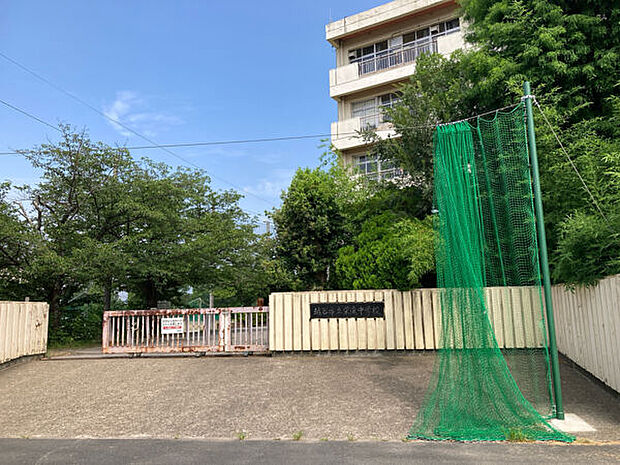 越谷市立栄進中学校(約1,118m)