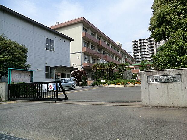 さいたま市立与野八幡小学校(約129m)