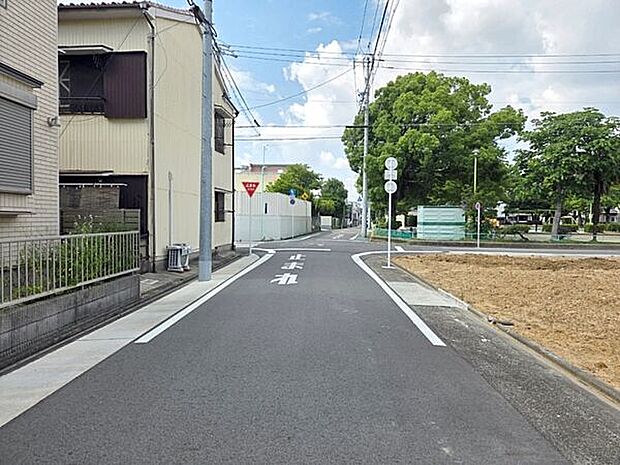 【前面道路】グループ会社施工のため、アフターサービスも充実!諸条件など、お気軽にお問い合わせ下さい。