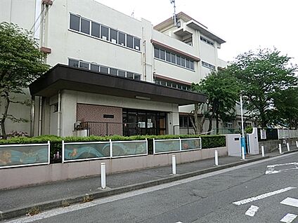 川崎市立臨港中学校 176m