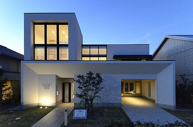 【街並みに映えるシンプルで美しいファザード】当社施工事例：お客様の自由に設計することが出来ます。