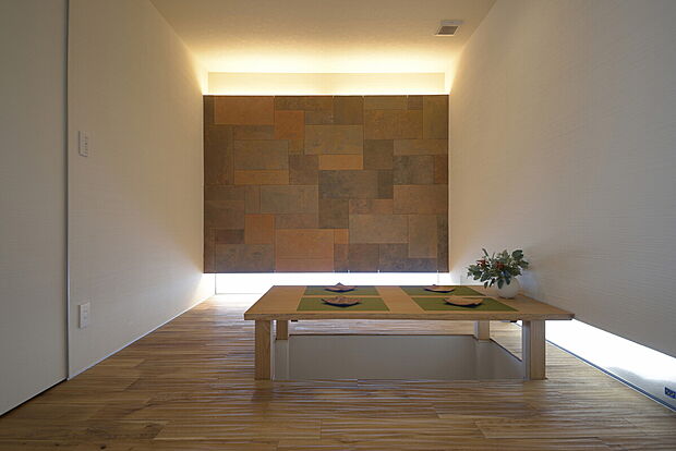 【掘りごたつのゆったり空間のダイニング】当社施工事例：お客様の自由に設計することが出来ます。