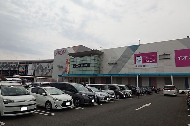 イオンモール名取(約880m)