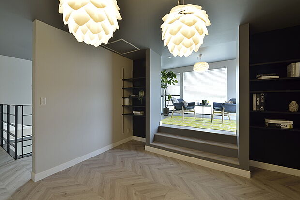 【おしゃれなスキップフロアで読書やティータイム如何ですか】当社施工事例：お客様の自由に設計することが出来ます。