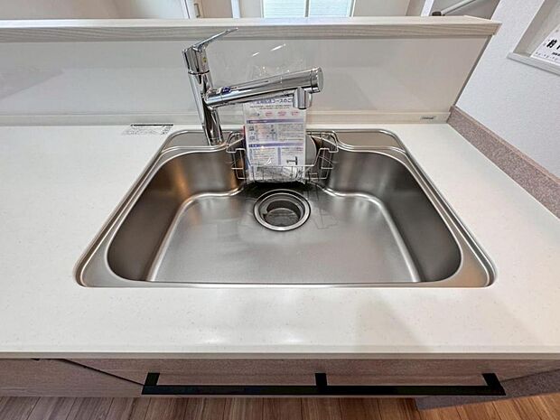 【浄水器一体型水栓】「浄水器一体型水栓」ですので、すぐに調理に使用できます。ミネラルウォーターを購入しなくて済むため人気を集めています。