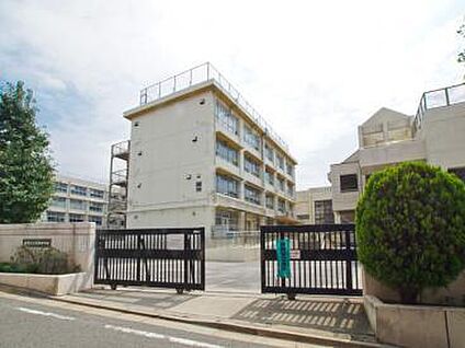 練馬区立貫井中学校 796m
