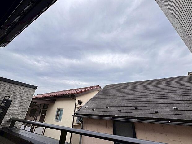 【眺望】圧迫感がなく、見晴らしや陽当りも良好です。閑静で落ち着いた街並みは心に安らぎとゆとりを叶えてくれます。