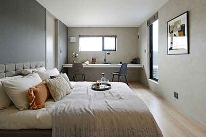 落ち着いたトーンの主寝室