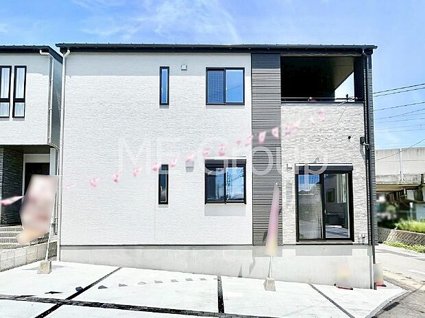 ◆１号棟◆～Exterior～　首都圏で憧れのスローライフ♪緑に囲まれた土地は都会の喧騒を忘れられそう。四季を通じて自然と触れ合えるスポットが周辺には盛りだくさん！住みたくなる家。暮らしたい町。