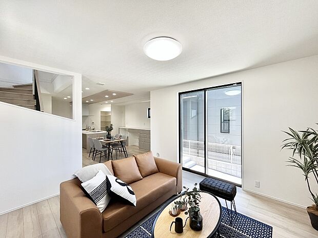 ◆NO.19◆～Living～　ここにはみんなが集い、食事と楽しい会話が始まる。ついつい時を忘れ夜半過ぎになってしまう。そんな束の間の幸せを感じさせてくれる場所でありたい。