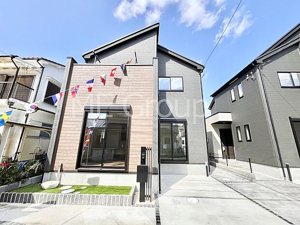 洗練された外観、上質な住空間が広がる室内は永く安心して過ごせる住居です。 　