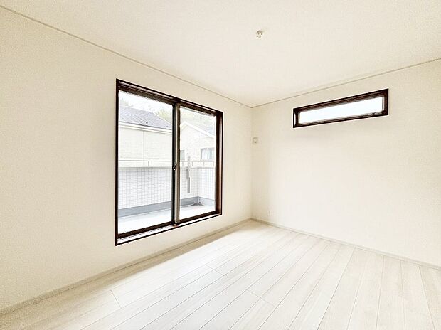 ◆27号棟◆~Bed Room~ 全居室ゆったりとした間取りに便利な収納スペースがあり、お部屋がスッキリ片付きます♪自分の時間を充実させながら心豊かな時間過ごすための大切な空間に☆