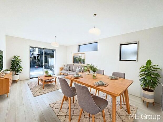 ◆1号棟◆~Living~ 家族の食事や団らんのほか、子どもを遊ばせたり、友人を招いたりするLDKは住まいの中心。長時間過ごす場所だから、その空間は住まい全体の居心地を左右します。 ※家具はCGです