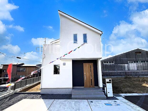 ～Exterior～　毎日のお散歩も快適な緑に恵まれた閑静な住宅地は、伸び伸びスローライフを叶えてくれます。自然豊富な季節の移ろいを身近に感じられる、子育てに適した環境です。