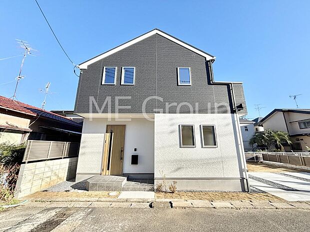 ～Exterior～　確かな技術で築かれた家は、その細部に至るまで、お客様の暮らしを想う心づかいが息づいています。その想いは、日々の安心と快適さとなってお客様の暮らしを包み込みます。  