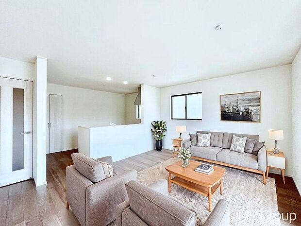 ◆B号棟◆～Living～　家族の会話や笑顔が行き交うリビングです。大きなソファやダイニングテーブルでゆったり食事をしたりくつろぎたい♪そんな夢が叶えられる空間です！※家具はCGです