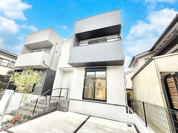 ◆1号棟◆～Exterior～  閑静な住宅地で子育て家族にピッタリ。毎日のお散歩も快適な緑に恵まれたエリアで、自然に包まれた穏やかな暮らしを実現するための、ゆとりある住環境が整っています。