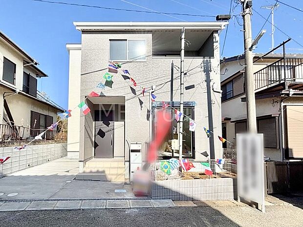 ~Exterior~ 一戸建ての大きなメリットは、自分達の「土地」を「自由に」使える事です。ガーデニングやDIY,車やバイクの趣味など様々な用途で利用できます。