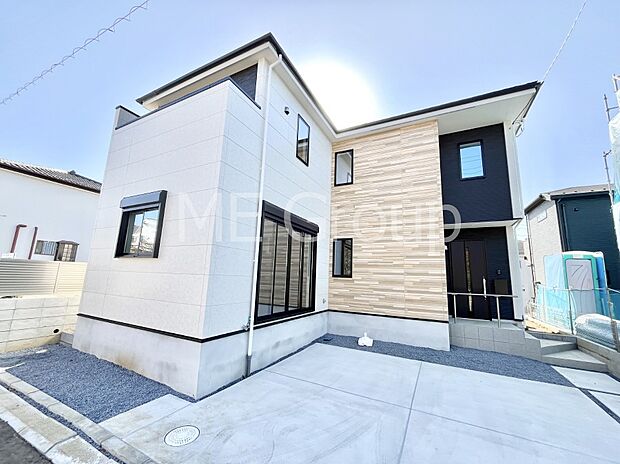 ~Exterior~ 一戸建ての大きなメリットは、自分達の「土地」を「自由に」使える事です。ガーデニングやDIY,車やバイクの趣味など様々な用途で利用できます。