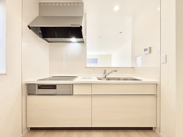 ~Kitchen~ 広くて使いやすいキッチンなら家族でいっしょに料理をつくったり、後片付けも手間なくできちゃいます♪収納もたっぷりあるので、いつもすっきりと清潔な印象を保てます。